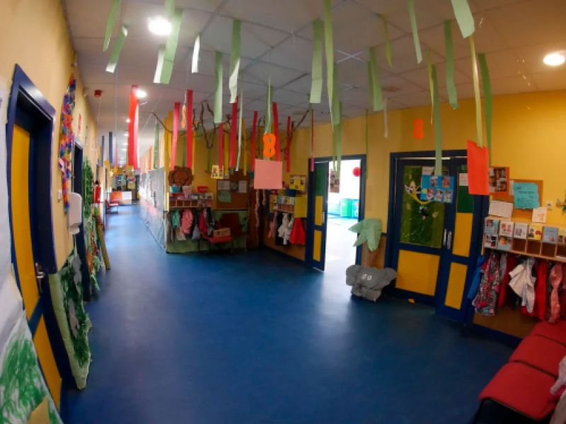 Imagen del pasillo con acceso a aulas