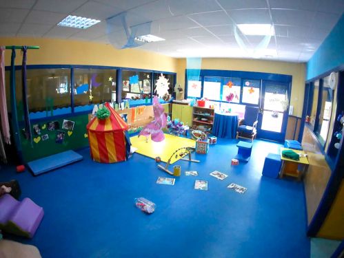 Imagen del aula de 2 a 3 años con juegos varios